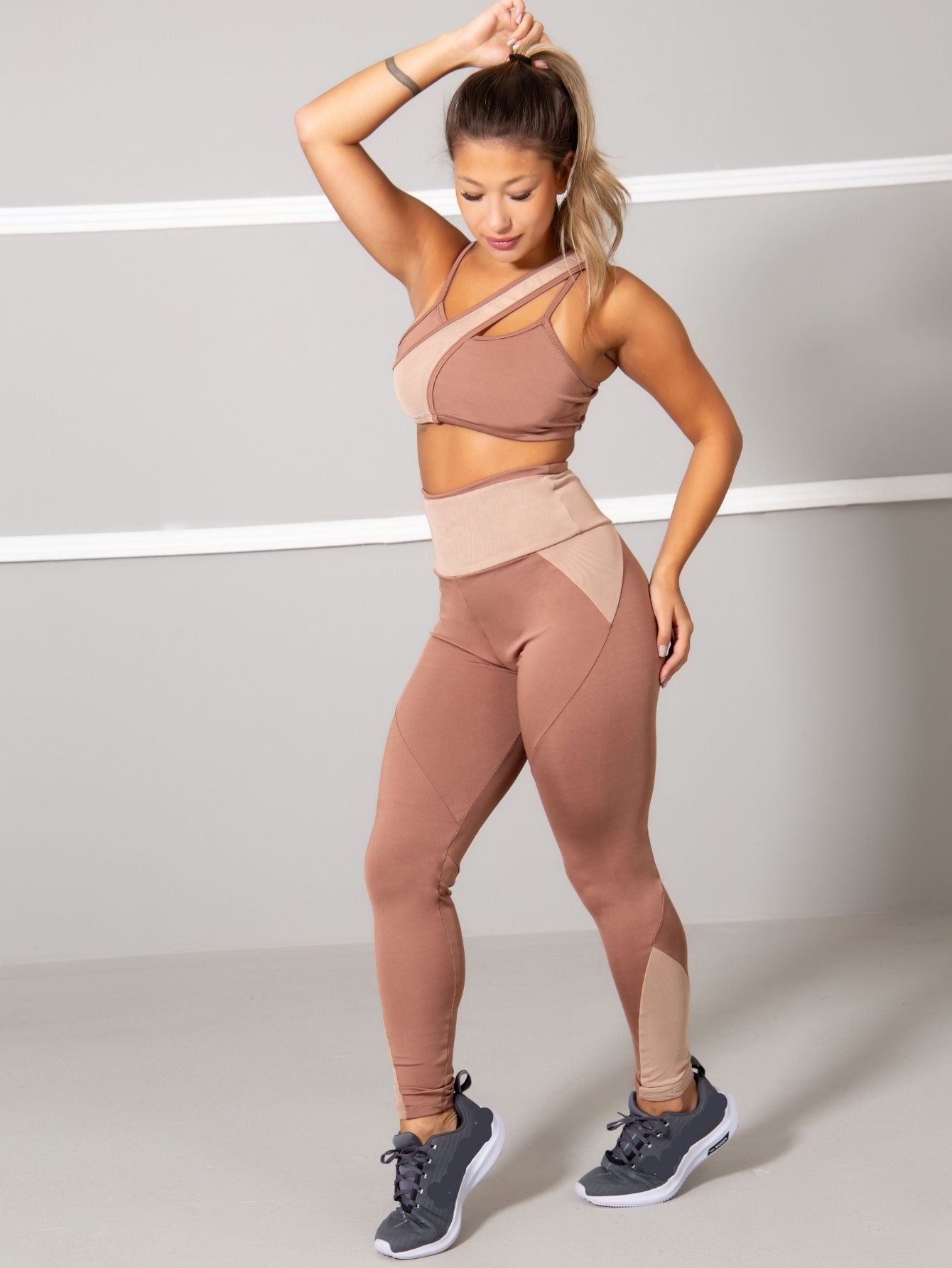 Conjunto fitness Detalhe em Tule (calça+top)