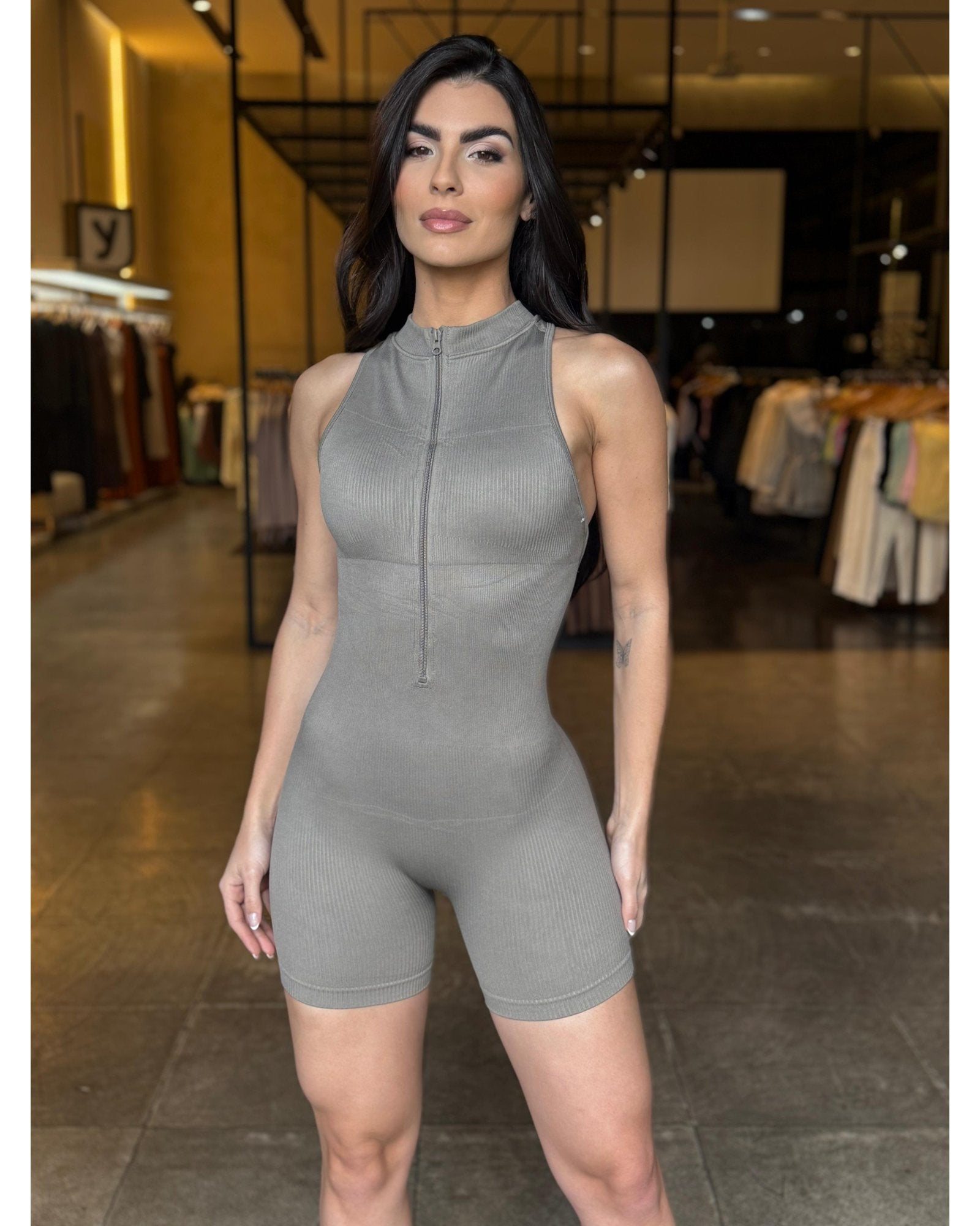 Macaquinho com Ziper Canelado